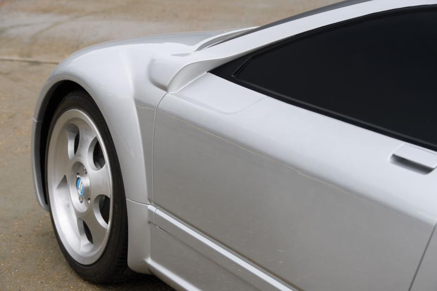 Детали экстерьера De Tomaso Pantera 2000 1999 года  (фото 18 из 18)
